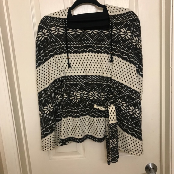 vfish – Hooded Sweater Poncho - Picture 2 of 3